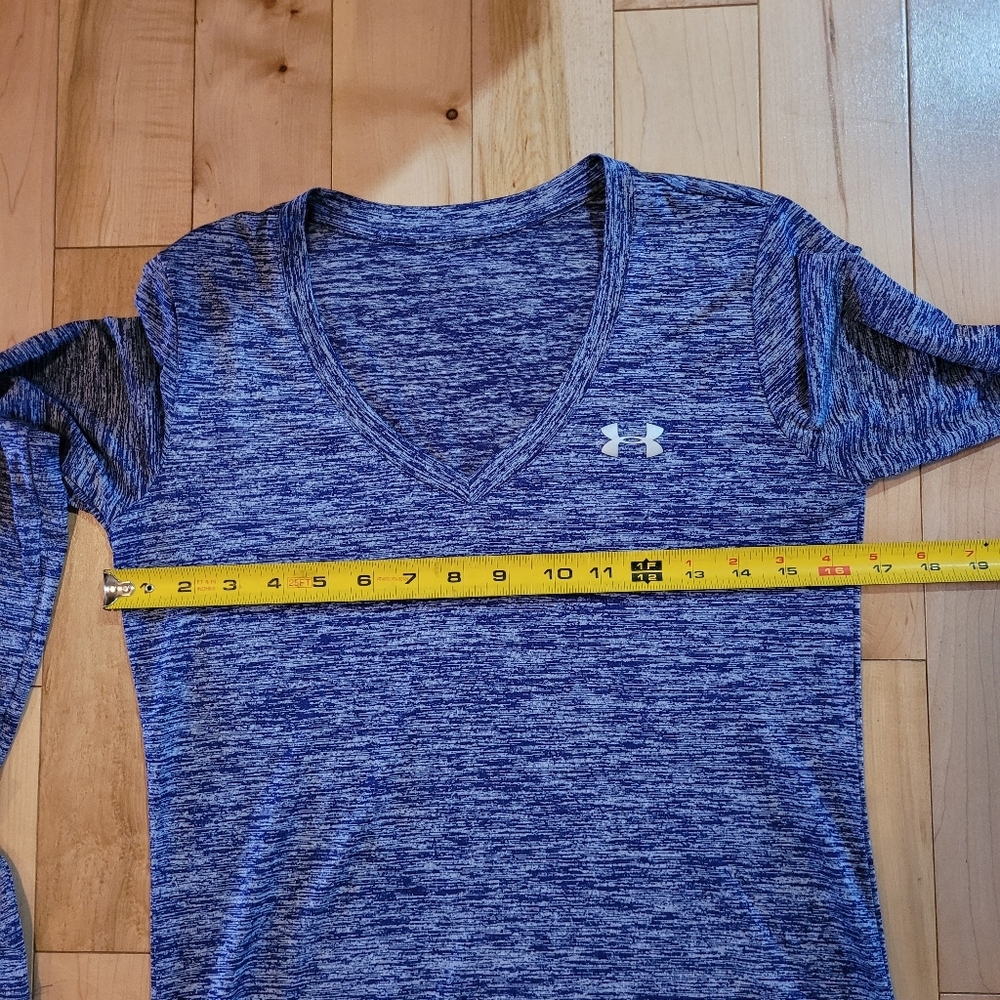 Under Armour women's size small (I think) long sleeved thin top - Picture 4 of 4
